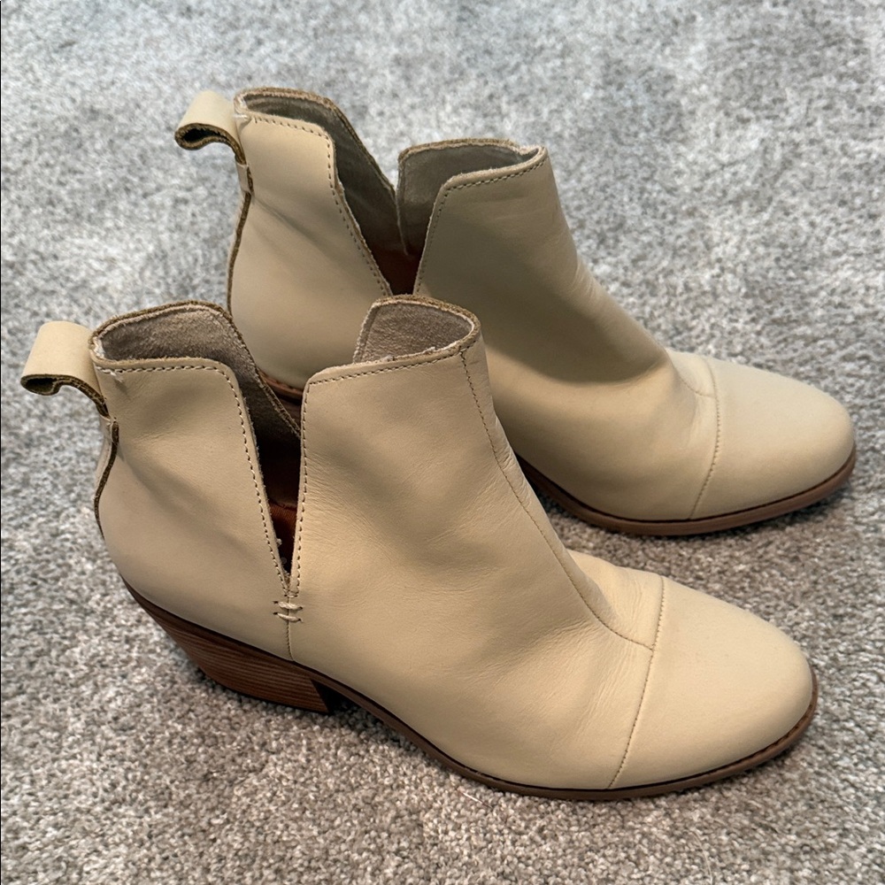 Tom’s suede leather boots